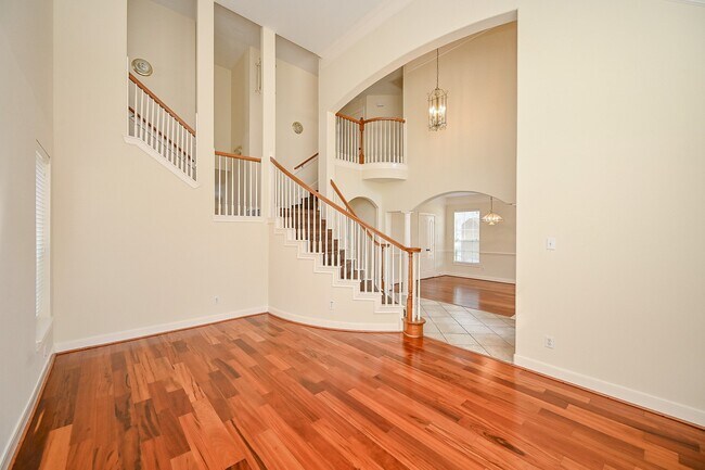 Building Photo - 1547 Lakeside Enclave Dr
