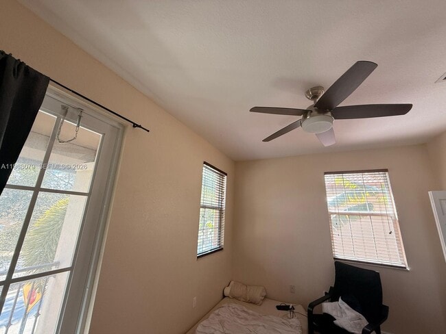 Building Photo - 1408 SW 147th Ave