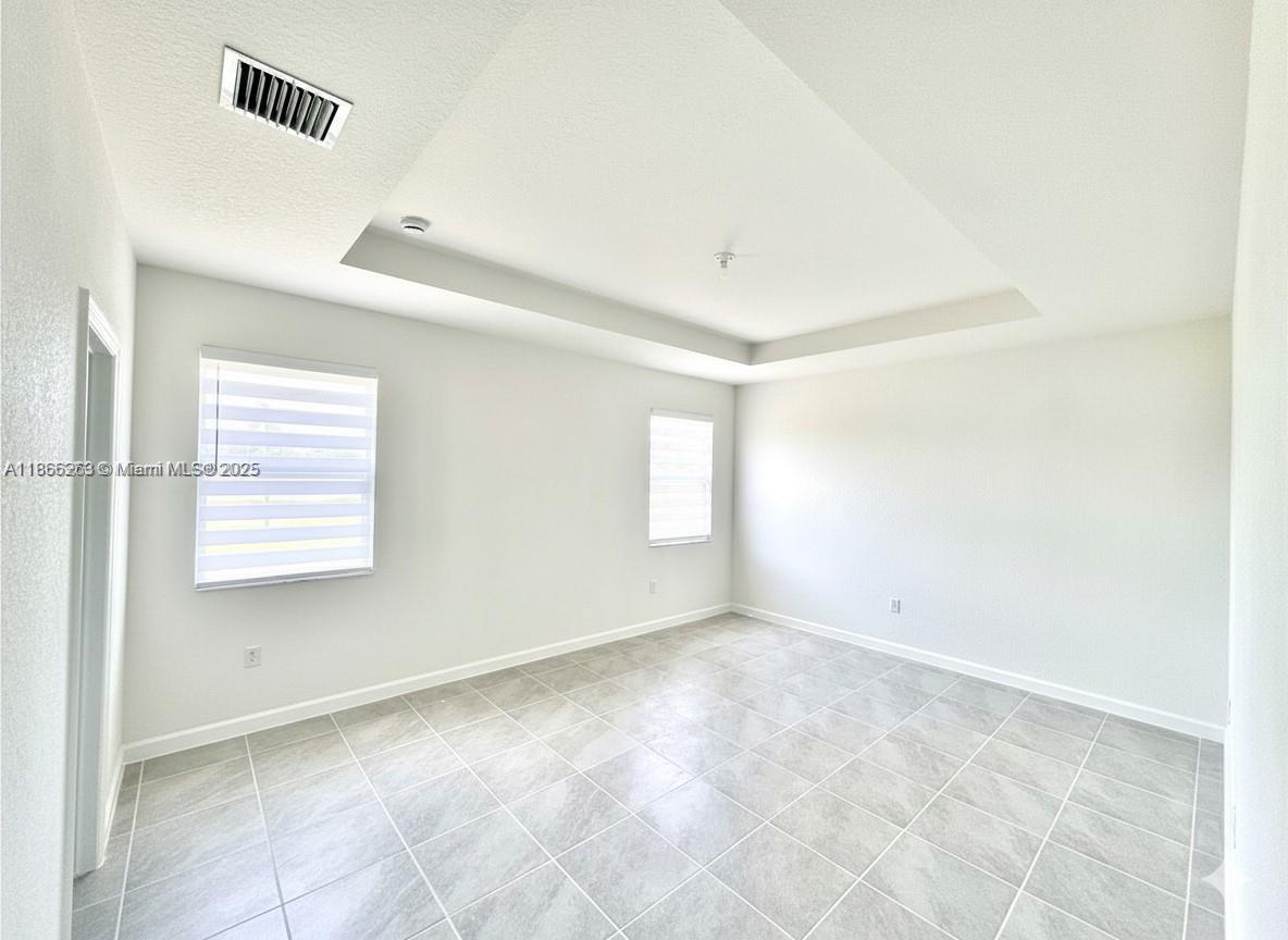 Building Photo - 2990 SE 23rd Ave