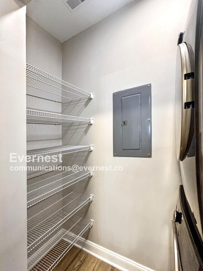Building Photo - 2 Bed & 1 Bath Condo in Nashville! Coming Soon!