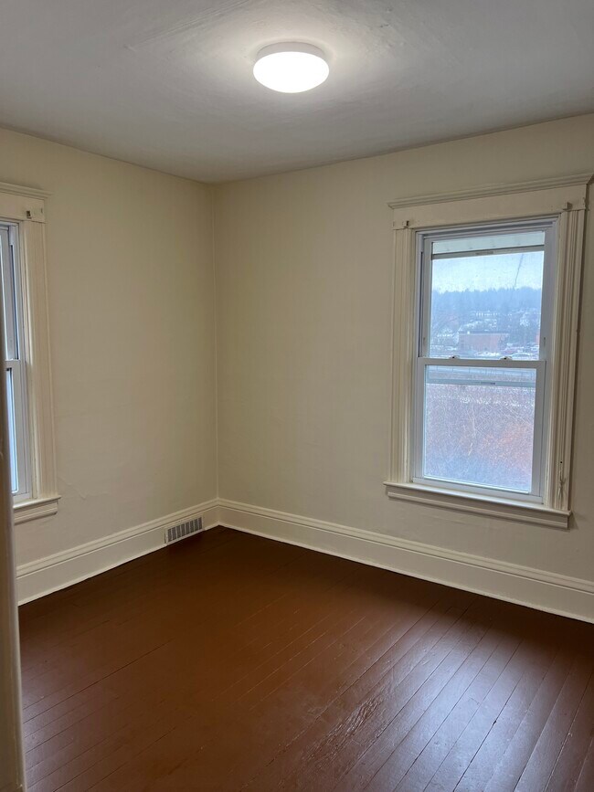 Building Photo - 29 Richardson Ave