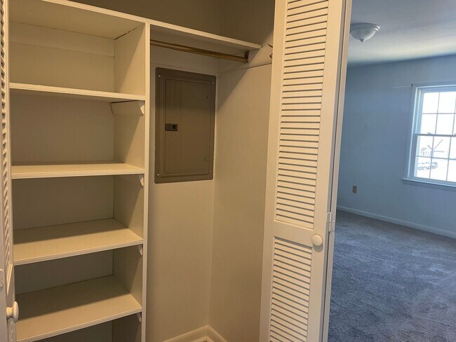 Building Photo - 6491 Carefree Ln