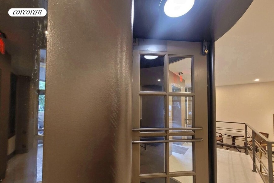Building Photo - 45 W 81st St