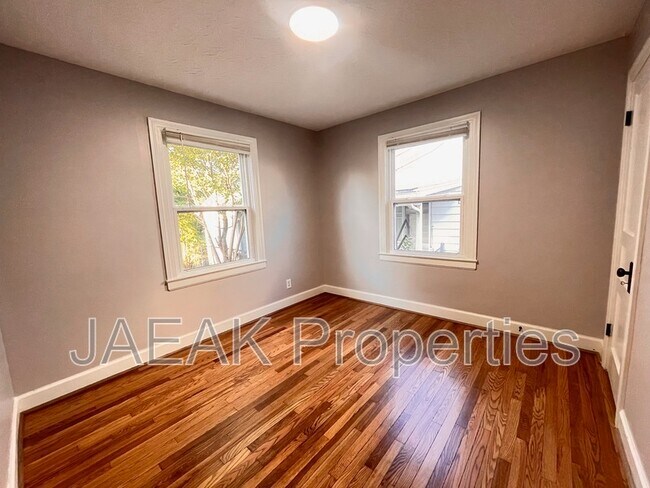 Building Photo - 1235 W Ashland Ave