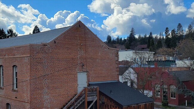 Building Photo - 150 E C St