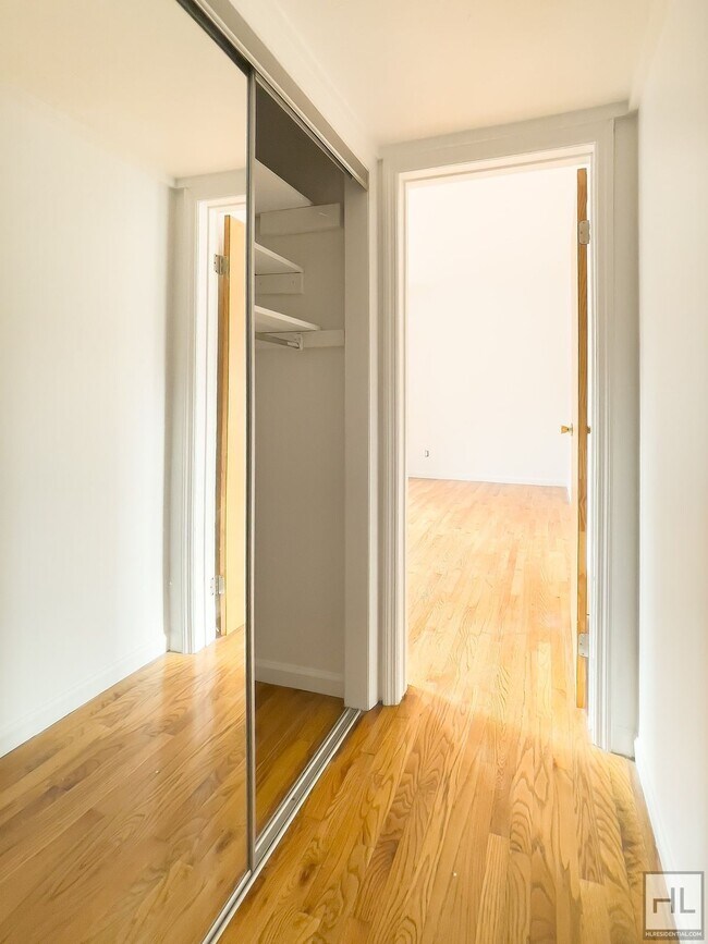 Building Photo - DIAMOND STREET / Greenpoint Studio / Amazi...