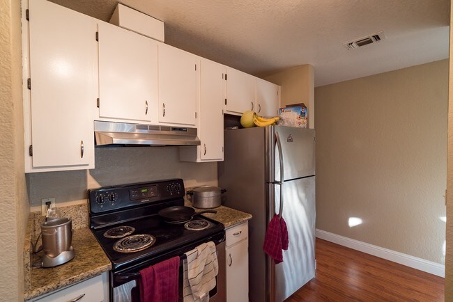 Interior Photo - 591 Matmor Rd