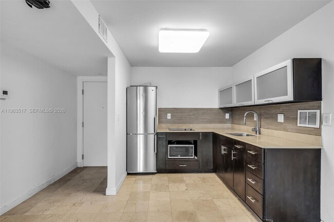 Building Photo - 2301 Collins Ave