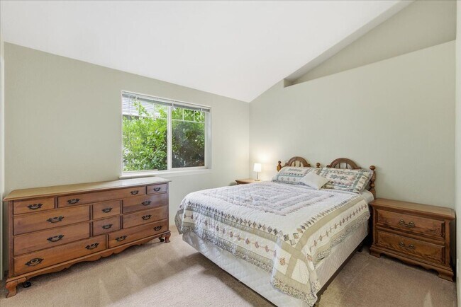 Building Photo - Coming soon!! This is a beautiful  home in Country Club Village Estates!