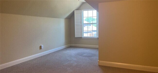 Building Photo - 4405 SW Wheatgrass Blvd