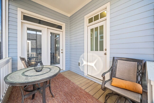 Building Photo - Fully Furnished 3BR Retreat in Riverwalk | Office + Screened Patio