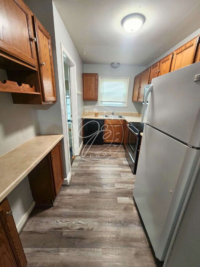 Building Photo - Rare 3-bedroom main-level duplex now available! .