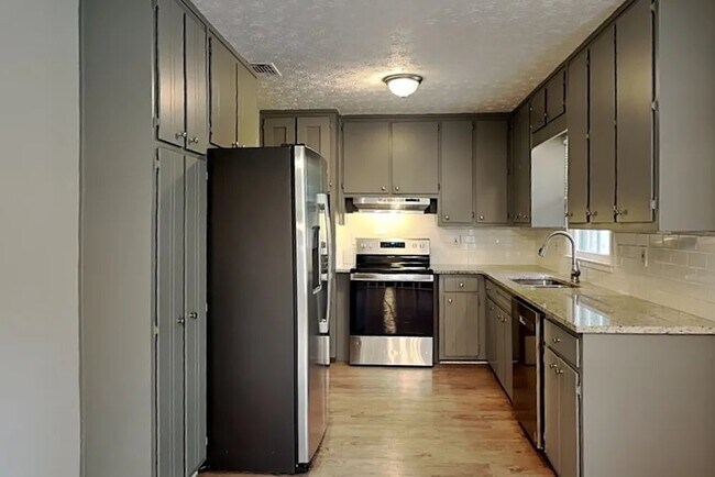 Building Photo - 3246 Bruckner Blvd SW
