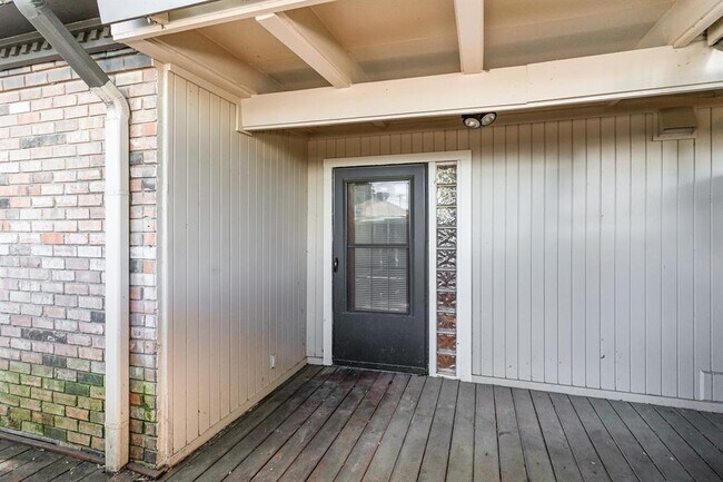 Building Photo - 5222 Fleetwood Oaks Ave