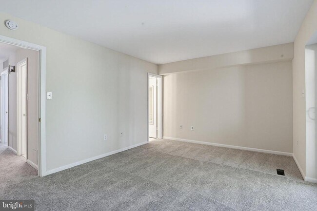 Building Photo - 5139 Dudley Ln