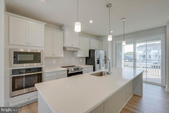 Building Photo - 9287 Tanfield Dr