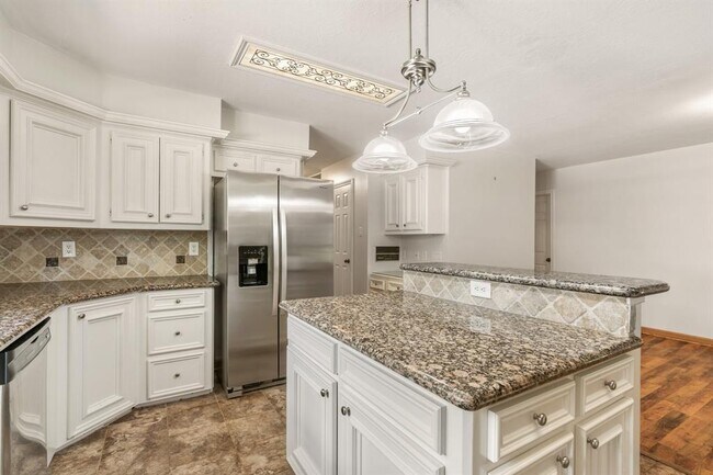 Building Photo - 3127 Lake Island Dr