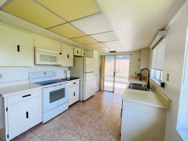 Building Photo - 428 Breakwater Dr