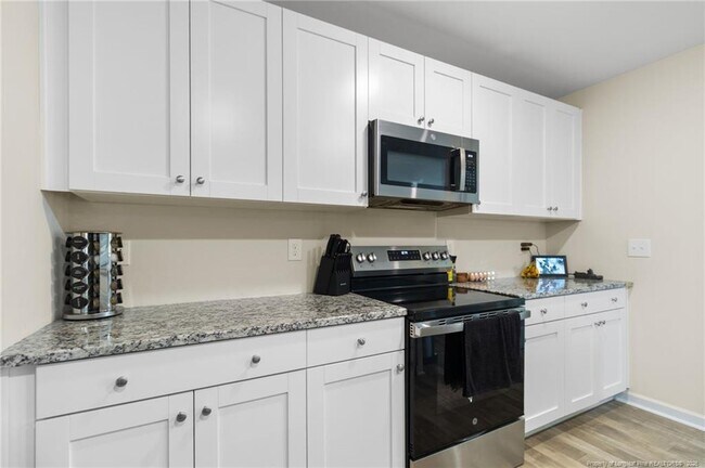 Building Photo - 302 Post Ave