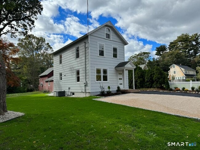 Building Photo - 429 Round Hill Rd