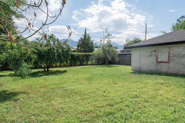 Building Photo - 360 N 200 W