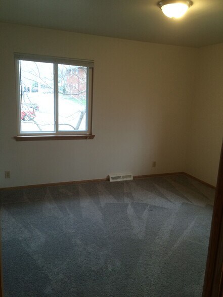 Building Photo - 214 S River St