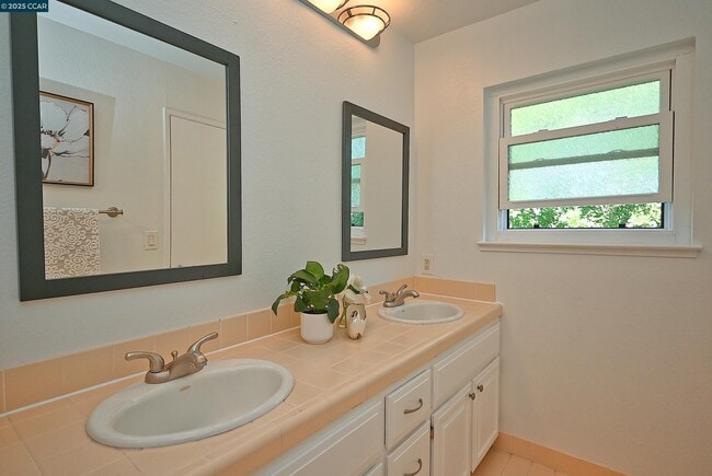 Building Photo - 3279 Mt Diablo Ct