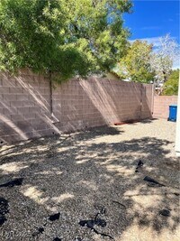 Building Photo - 9319 Horseshoe Basin Ave