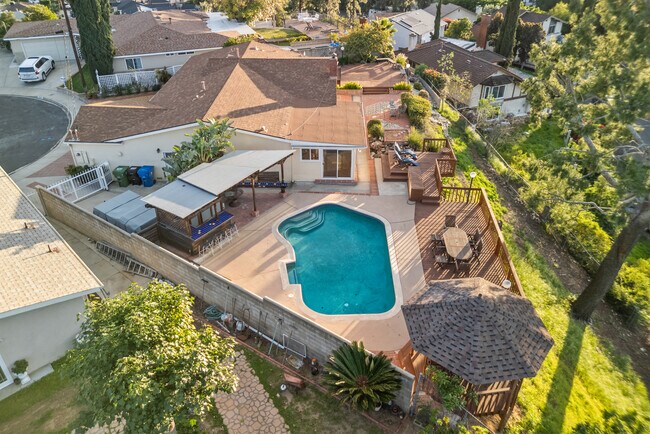 Building Photo - 10561 Alskog St