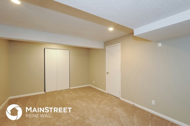 Building Photo - 4712 Halsey St