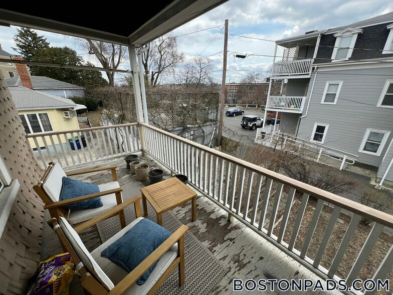 Building Photo - 211 Holland St