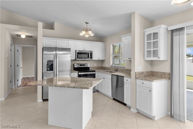 Building Photo - 2721 SW 12th Ave