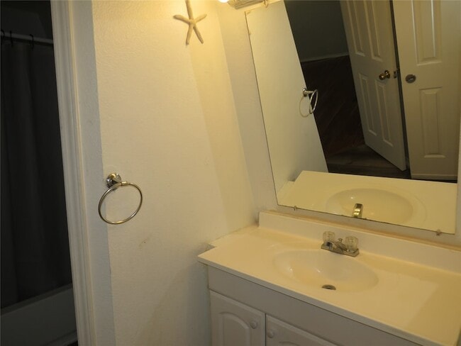 Building Photo - 4647 Bonnie Brae St