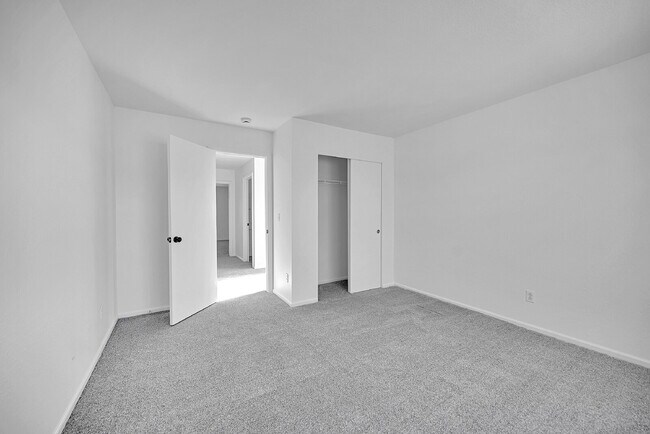 Building Photo - $2,640.95, $300 off the first month's rent, 4 Beds - 2 Bath, Single Family Home in Denver with 2-...