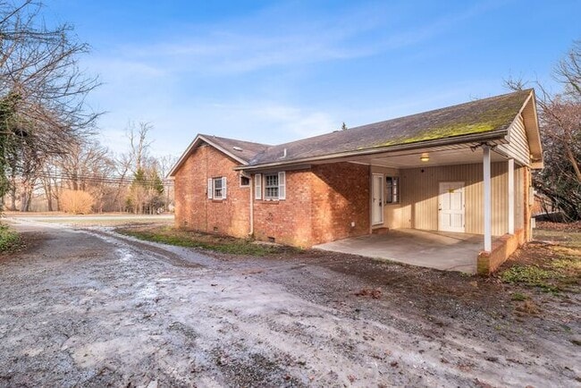 Building Photo - Large Brick Ranch, New Wood Like Flooring Throughout, Just Painted, LR, Den, Sun Room, Carport!
