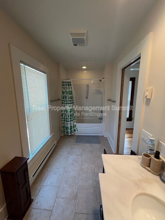 Building Photo - 11 Shady Ln