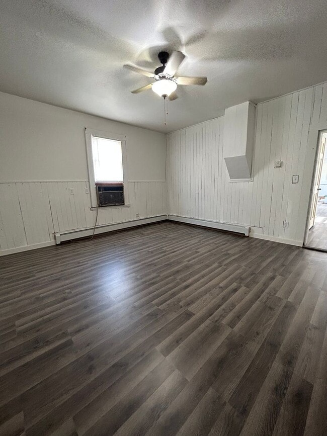 Building Photo - Three Bedroom Home Near Gundersen