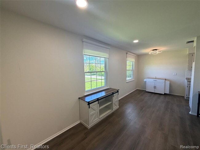 Building Photo - 204 Princeton Dr