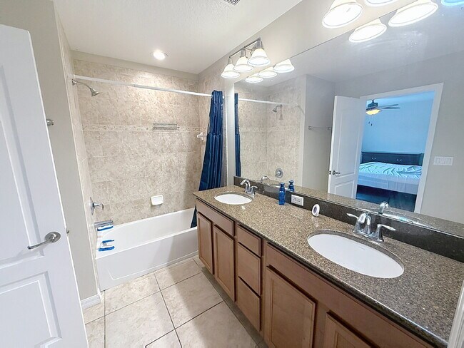 Building Photo - FURNISHED 4 bedroom townhome in Paradise Palms!