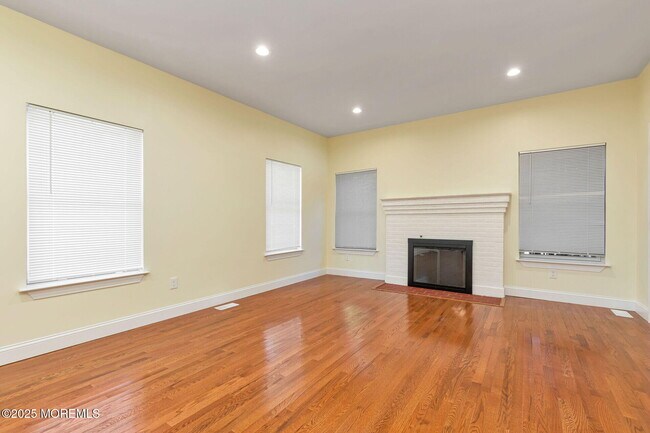 Building Photo - 1222 7th Ave