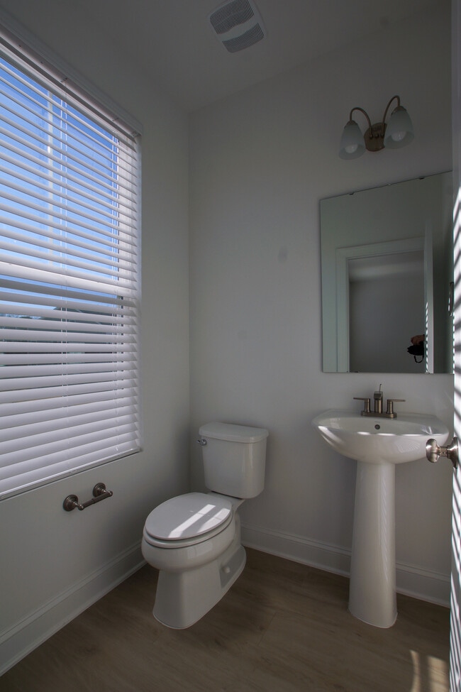 Building Photo - 2024 Eva Pearl Dr