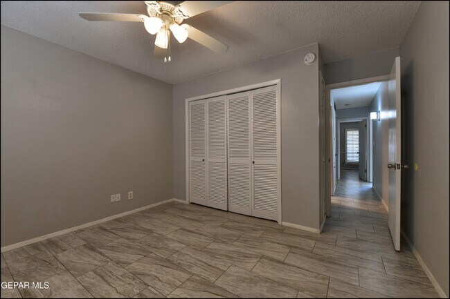 Building Photo - 8400 Parkland Dr