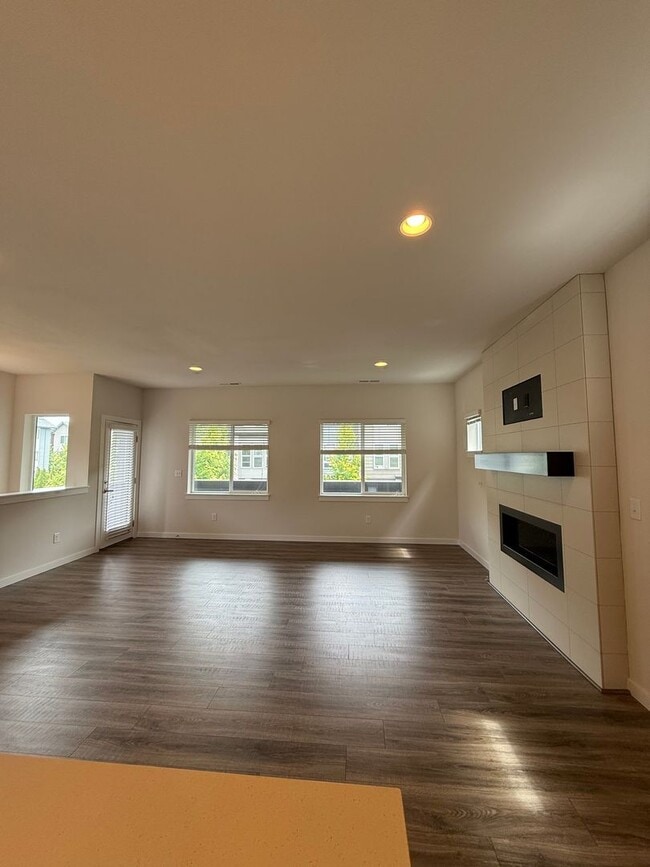 Building Photo - Spacious 3BR Home in Arcadia Terrace