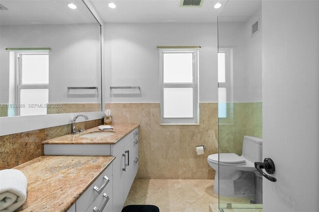 Building Photo - 5055 N Bay Rd