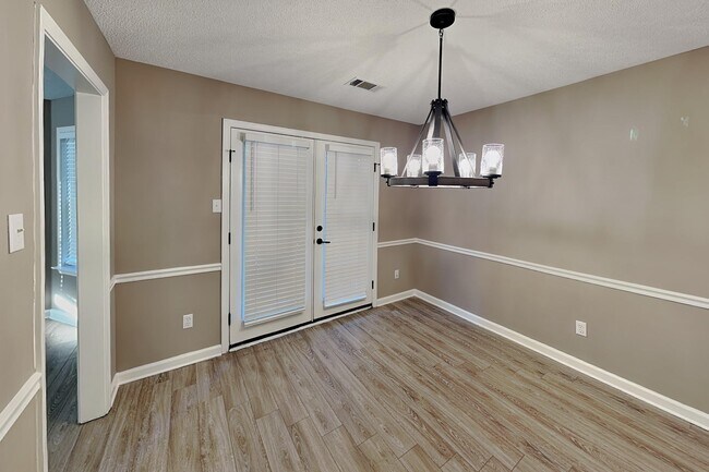Building Photo - 8070 Ellis Rd