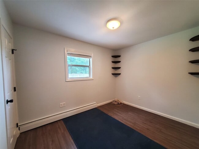 Building Photo - 14 Westcliff Dr