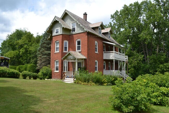Primary Photo - 219 Notch Rd