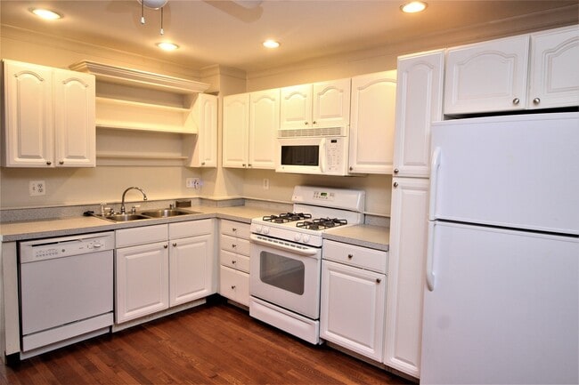 Building Photo - Spacious Riverside 3bd/2.5ba home CAC and ...