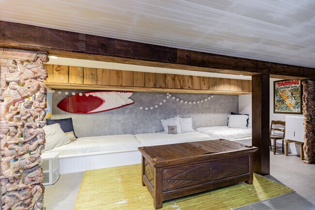 Building Photo - 131 S Edgemere St