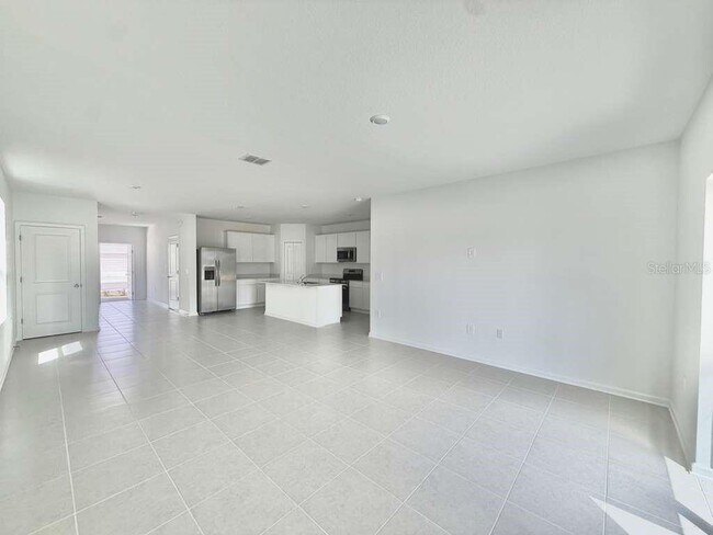 Building Photo - 3354 Alexander Dr